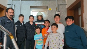 asansor-bosluguna-dusen-kusun-kurtulus-hikayesi-qKVAh5z8.jpg
