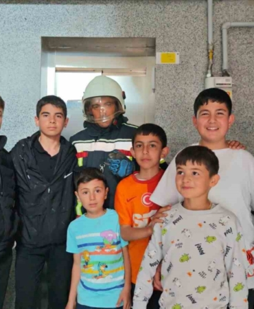 asansor-bosluguna-dusen-kusun-kurtulus-hikayesi-qKVAh5z8.jpg