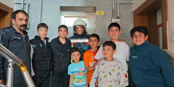 Asansör Boşluğuna Düşen Kuşun Kurtuluş Hikayesi Asansör Boşluğuna Düşen Kuşun Kurtuluş Hikayesi