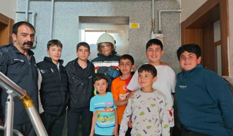 asansor-bosluguna-dusen-kusun-kurtulus-hikayesi-qKVAh5z8.jpg