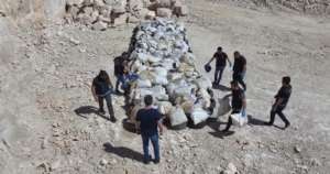 batmanda-2-ton-uyusturucu-madde-yakildi-sehirdeki-mucadele-gucleniyor-gSdrnXTj.jpg