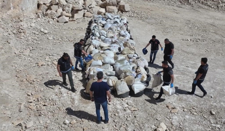 batmanda-2-ton-uyusturucu-madde-yakildi-sehirdeki-mucadele-gucleniyor-gSdrnXTj.jpg
