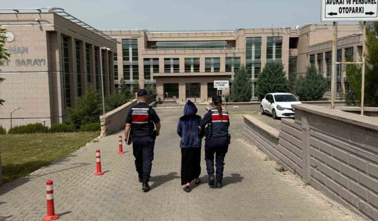batmanda-30-suc-kaydi-ve-18-yil-hapis-cezasi-olan-kadin-yakalandi-aJcSydZZ.jpg