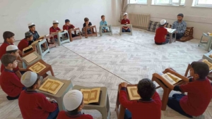 batmanda-ogrenciler-hem-orgun-hem-de-hafizlik-egitimi-ile-gelecege-hazirlaniyor-egitimde-yenilikci-yaklasimlar-5CxSO4W2.jpg