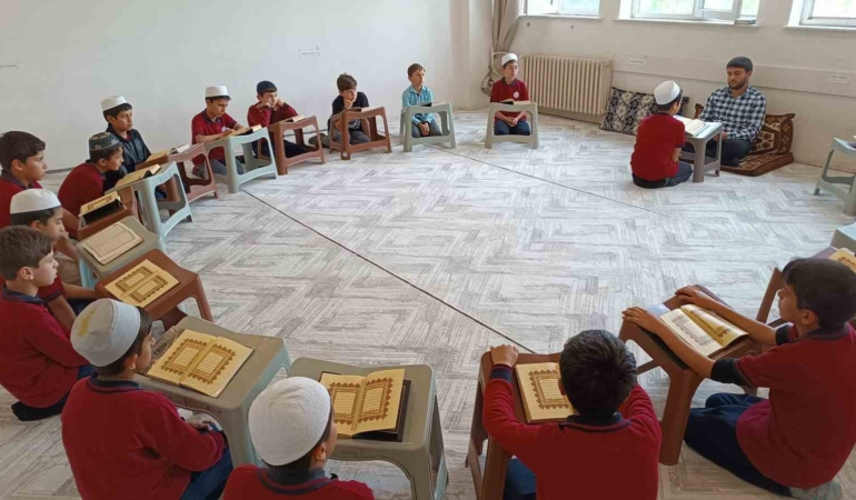 batmanda-ogrenciler-hem-orgun-hem-de-hafizlik-egitimi-ile-gelecege-hazirlaniyor-egitimde-yenilikci-yaklasimlar-5CxSO4W2.jpg