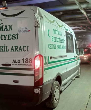 batmanda-otomobil-carpmasi-sonucu-bir-cocuk-hayatini-kaybetti-qV53jNWs.jpg