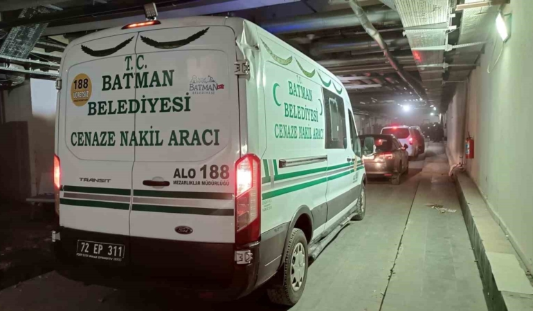 batmanda-otomobil-carpmasi-sonucu-bir-cocuk-hayatini-kaybetti-qV53jNWs.jpg