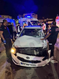 batmanda-otomobil-ve-tir-carpisti-3-kisi-yaralandi-J7ZvBzGU.jpg
