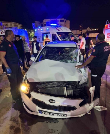 batmanda-otomobil-ve-tir-carpisti-3-kisi-yaralandi-J7ZvBzGU.jpg