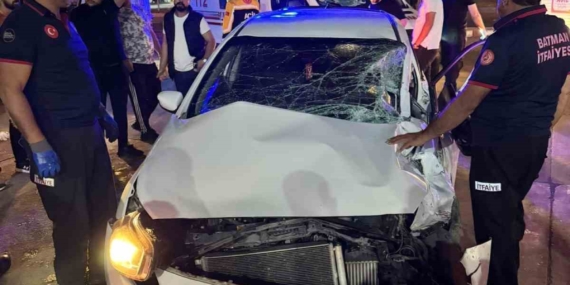 Batman'da Otomobil ve Tır Çarpıştı: 3 Kişi Yaralandı Batman’da Otomobil ve Tır Çarpıştı: 3 Kişi Yaralandı
