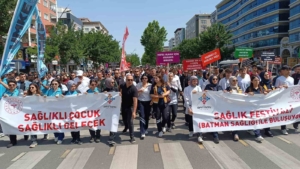 batmanda-saglik-festivali-kapsaminda-unutulmaz-bir-yuruyus-etkinligi-duzenlendi-2KxiTMqi.jpg
