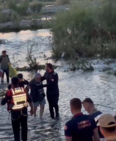 batmanda-yukselen-su-seviyesinde-mahsur-kalan-25-kisi-basariyla-kurtarildi-OwGLFcZS.jpg