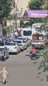 belediye-binasinda-amcasiyla-tartisan-genc-silahla-yaraladi-pTpDdGbR.jpg