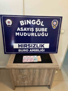 bingolde-bankta-unutulan-telefonu-alan-supheli-hizla-yakalandi-2jmvHUEj.jpg