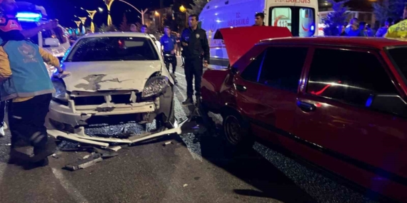 Bingöl'de Feci Zincirleme Kaza: 6 Kişi Yaralandı Bingöl’de Feci Zincirleme Kaza: 6 Kişi Yaralandı