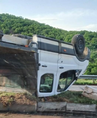 Bingöl'de Kamyonet Refüje Çıktı: Bir Yaralı! bingolde-kamyonet-refuje-cikti-bir-yarali-PtStfZSy.jpg