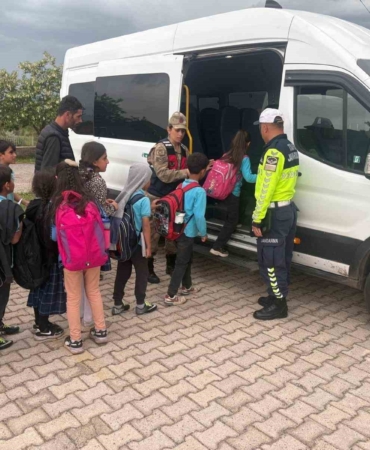 Bingöl'de Okul Servisleri Güvenlik Denetiminden Geçti bingolde-okul-servisleri-guvenlik-denetiminden-gecti-y6qKz9Kj.jpg