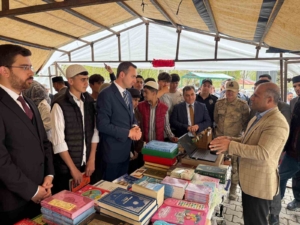 caldiranda-essiz-bir-deneyim-yilin-kitap-fuari-kapilarini-acti-crYnpK2a.jpg