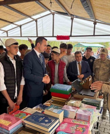 caldiranda-essiz-bir-deneyim-yilin-kitap-fuari-kapilarini-acti-crYnpK2a.jpg