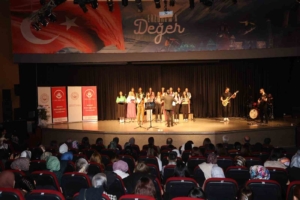 cocuklarin-nostaljik-festival-coskusu-80ler-ve-90lar-ruzgari-SsYtIYCn.jpg