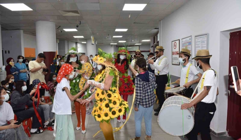 diyarbakir-hastanesinde-cocuklar-ve-anneleri-icin-moral-dolu-etkinlik-6hxPUKIt.jpg