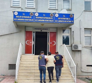 diyarbakirda-82-yil-kesinlesmis-hapis-cezasi-olan-zanli-ele-gecirildi-CnqQtze4.jpg