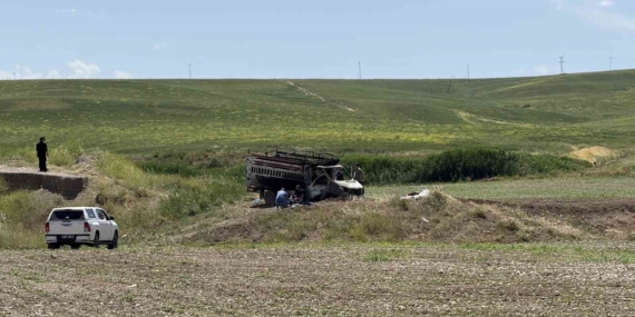 Diyarbakır’da Baba ve Oğulun Yanmış Kamyoneti Bulundu: Gizemli Olay Diyarbakır’da Baba ve Oğulun Yanmış Kamyoneti Bulundu: Gizemli Olay
