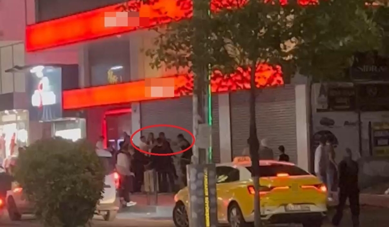 diyarbakirda-iki-gruplar-arasinda-sopalarla-ve-kemerlerle-gerceklesen-kavga-anlari-kameraya-yansidi-MKw6OitV.jpg