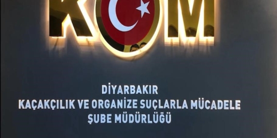 Diyarbakır'da Nisan Ayında Kaçak Ürün Operasyonu: 5 Kişi Tutuklandı Diyarbakır’da Nisan Ayında Kaçak Ürün Operasyonu: 5 Kişi Tutuklandı