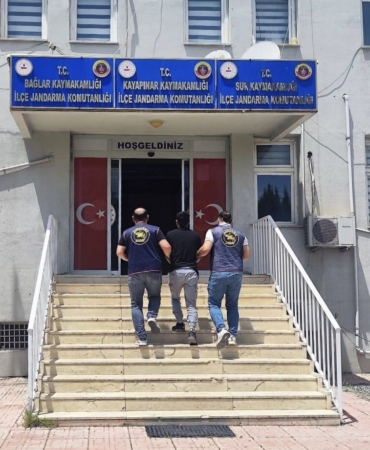 diyarbakirda-uc-kacak-hukumlu-yakalandi-suc-dunyasinda-sok-gelisme-QIlW7kAV.jpg