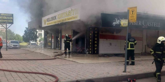 Diyarbakır'daki Kırtasiye Dükkanında Meydana Gelen Yangın Olayı Diyarbakır’daki Kırtasiye Dükkanında Meydana Gelen Yangın Olayı