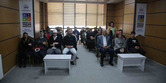 Elazığ Belediyesi'nden Dil ve Konuşma Becerileri Semineri: Yeni Adımlar Elazığ Belediyesi’nden Dil ve Konuşma Becerileri Semineri: Yeni Adımlar