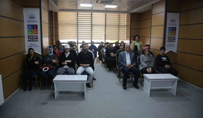 elazig-belediyesinden-dil-ve-konusma-becerileri-semineri-yeni-adimlar-OyaPXdSN.jpg