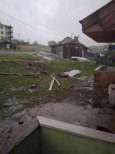 elazig-karakocanda-firtina-evlerin-catilarini-havada-ucurdu-8j1l1QeF.jpg