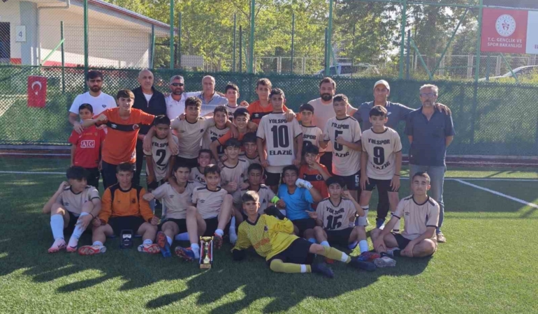 elazig-yolspor-u13-takimi-sampiyonluk-sevinci-UHyINapm.jpg