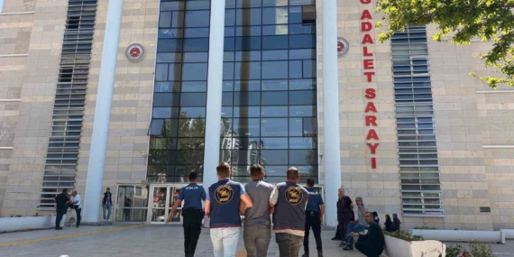 Elazığ'da 10 Evden Hırsızlık Yapan İki Şüpheli Tutuklandı Elazığ’da 10 Evden Hırsızlık Yapan İki Şüpheli Tutuklandı