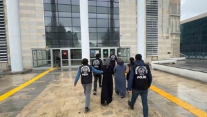 elazigda-416-bin-tl-degerindeki-ziynet-esyasi-calan-kadin-supheliler-elde-edildi-UmMyYS2e.jpg
