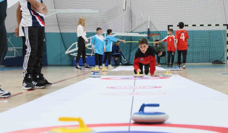 elazigda-45-takimin-mucadele-ettigi-floor-curling-sampiyonasi-KBPP2UFn.jpg