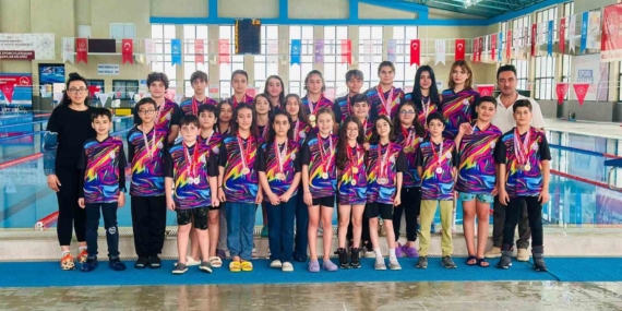 Elazığ'da 87 Sporcunun Şampiyonluk İçin Verdiği Kulaç Mücadelesi Elazığ’da 87 Sporcunun Şampiyonluk İçin Verdiği Kulaç Mücadelesi