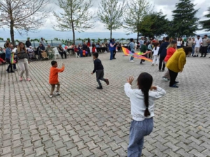 elazigda-9-geleneksel-ucurtma-senligi-renkli-gokyuzu-ve-eglence-dolu-bir-gun-vaWwWyQZ.jpg