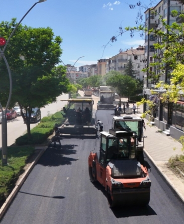 elazigda-asfalt-yenileme-calismalari-tum-hiziyla-devam-ediyor-DjftScOl.jpg