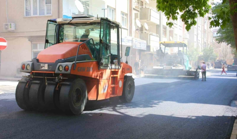 elazigda-asfaltlama-calismalari-tum-hiziyla-devam-ediyor-ncmLCuX2.jpg
