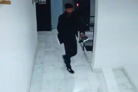 elazigda-ayakkabi-hirsizligi-anlik-goruntulerle-ortaya-cikti-iFLKSdvS.jpg