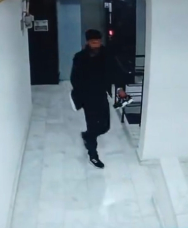 elazigda-ayakkabi-hirsizligi-anlik-goruntulerle-ortaya-cikti-iFLKSdvS.jpg