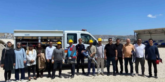 Elazığ'da Enkaz Altında Hayat Kurtarma Eğitimi Devam Ediyor Elazığ’da Enkaz Altında Hayat Kurtarma Eğitimi Devam Ediyor