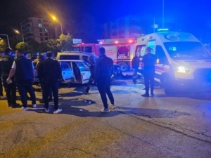 elazigda-feci-trafik-kazasi-3-kisi-yaralandi-1FZK1nLb.jpg