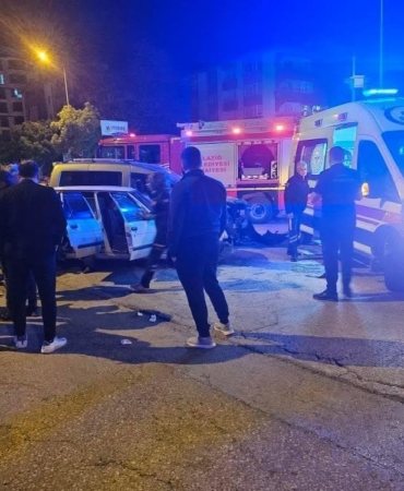 elazigda-feci-trafik-kazasi-3-kisi-yaralandi-1FZK1nLb.jpg