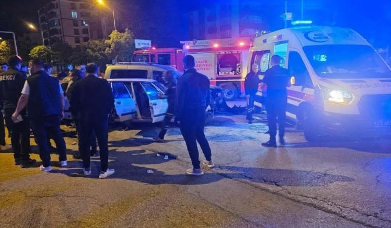 elazigda-feci-trafik-kazasi-3-kisi-yaralandi-1FZK1nLb.jpg