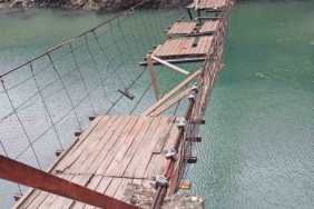 Elazığ'da Fırtına Sonrası Asma Köprü Zarar Gördü elazigda-firtina-sonrasi-asma-kopru-zarar-gordu-tnqFzzAl.jpg