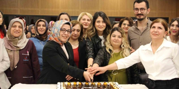 Elazığ'da Geleneksel Ebeler Günü Coşkusu Elazığ’da Geleneksel Ebeler Günü Coşkusu